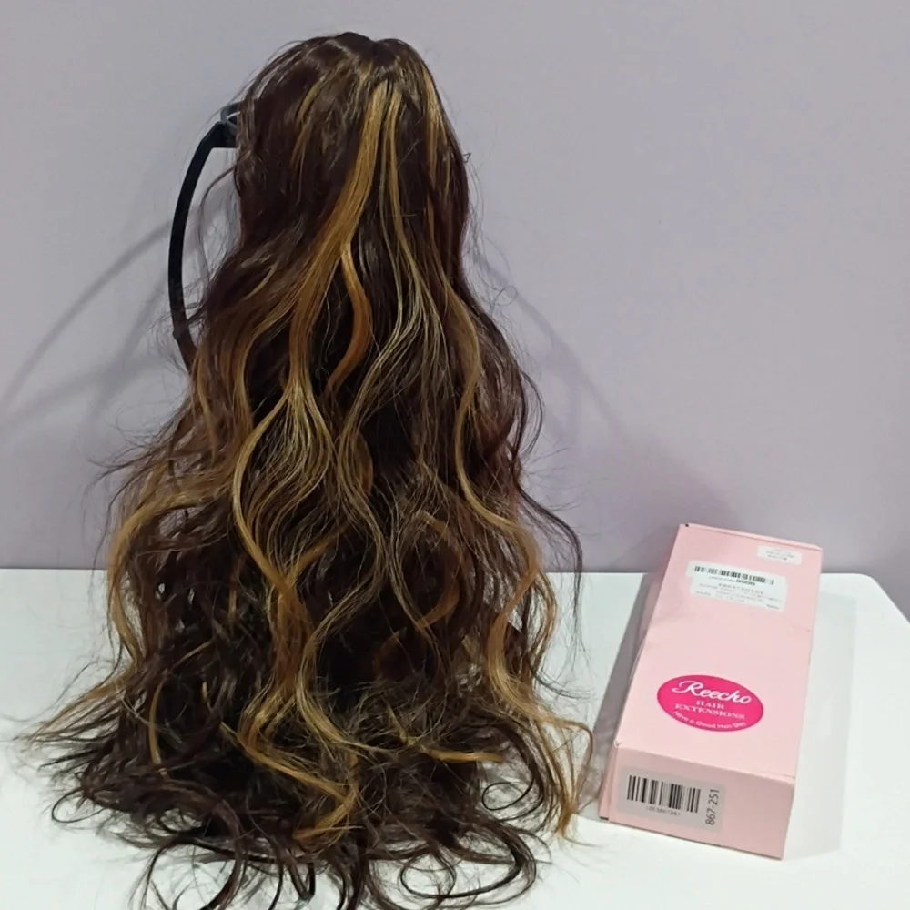 24” Wavy Claw Clip Ponytail • Dark Brown‎ w/ Highlights • Synthetic Extension
